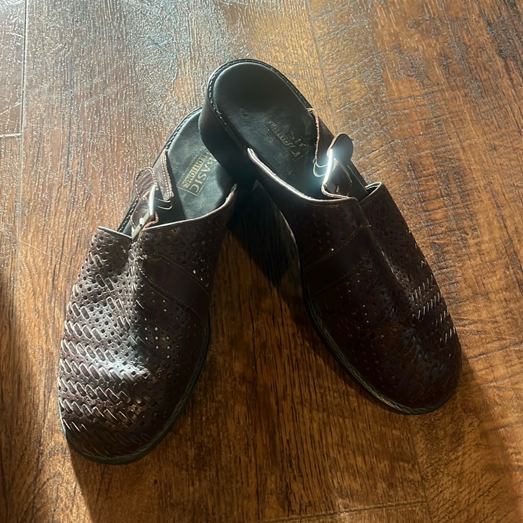 Basic Editions Clogs Sz8
